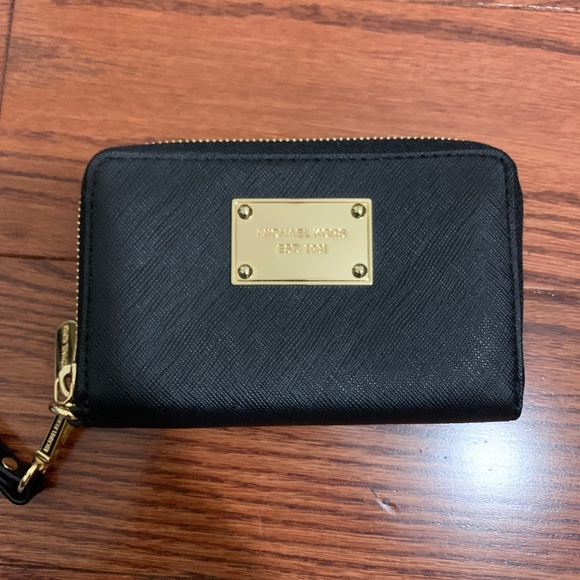 Michael Kors Handbags - Michael Kors Wrislet Wallet